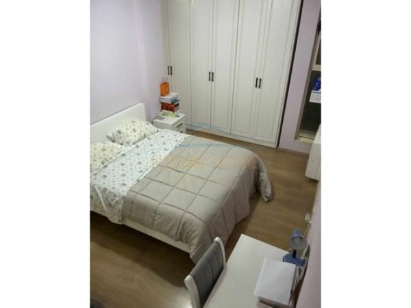 Qera, Apartament 2+1, Pazari i Ri, Tiranë
650 €