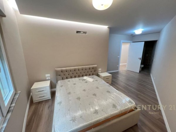 ! Shitet Apartament 3+1 tek Kopshti Botanik !