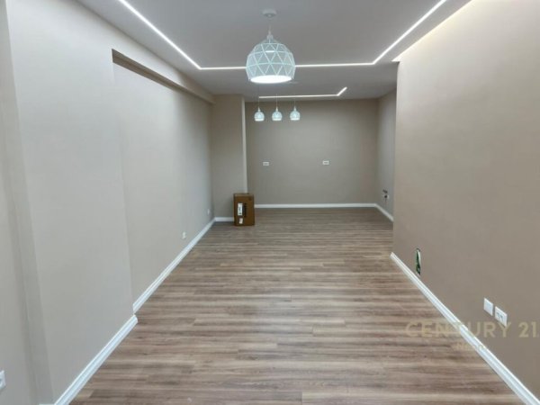 ! Shitet Apartament 3+1 tek Kopshti Botanik !