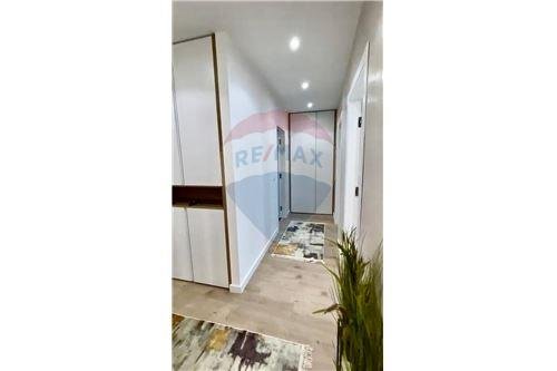 Apartament 2+1 Me Qira Tek Rr.Kosovareve!