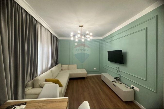 Apartament 1+1 per qira te Komuna e Parisit