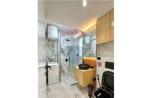 JEPET APARTAMENT 1+1 ME QIRA te Pazari i Ri,Rruga Saraceve