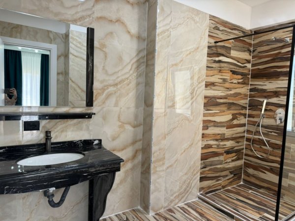 JEPET APARTAMENT 2+1+2 PER QIRA TEK LIQENI I FARKE