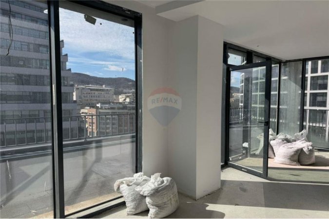 Apartament per shitje me cmim okazion tek Lakeview