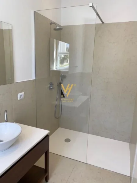 JEPET VILE DY KATESHE ME QERA TE KOMPLEKSI ROLLING HILLS 5.000 EURO