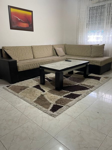 Disponojmë Apartament 1+1 për shitje, 21 Dhjetori Tiranë.