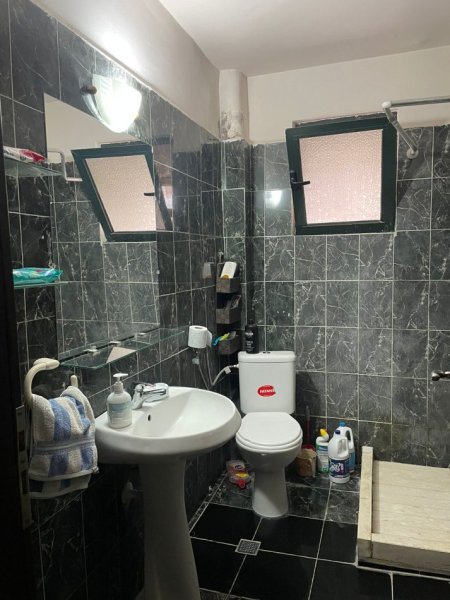 Disponojmë Apartament 1+1 për shitje, 21 Dhjetori Tiranë.