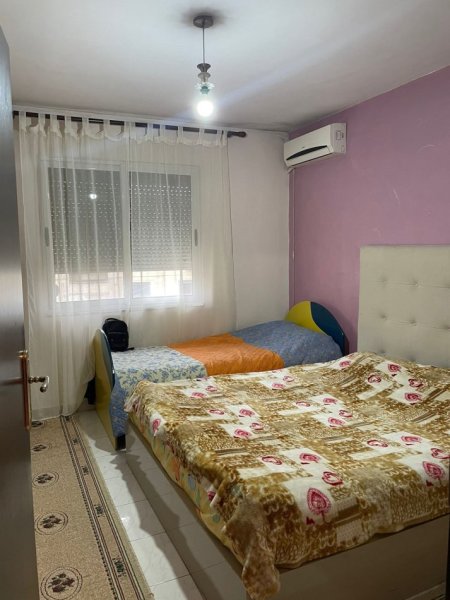 Disponojmë Apartament 1+1 për shitje, 21 Dhjetori Tiranë.