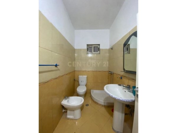 SHESIM APARTAMENT 2+1 TEK XHAMIA E TABAKEVE!