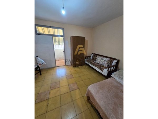 APARTAMENT 1+1 PER SHITJE TEK RRUGA E DIBRES!