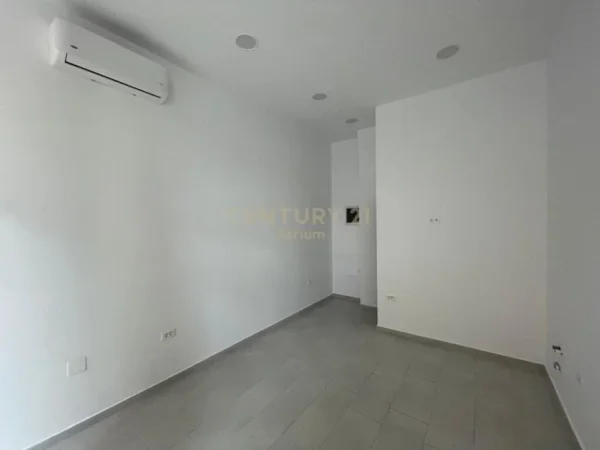 SHITET AMBIENT KOMERCIAL PRANE PROKURORISE SE TIRANES !