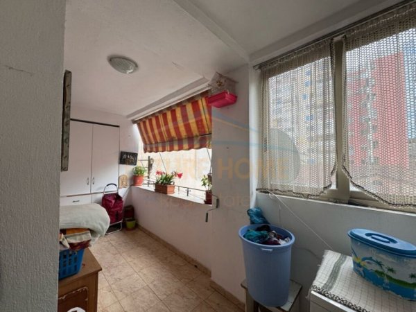 Shitet, Apartament 2+1+2 ,Gjimnazi Petro Nini Luarasi