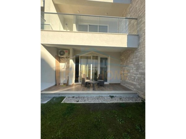 Shitet, Apartament 2+1 me Oborr, San Pietro, Gjiri i Lalzit, Durres.