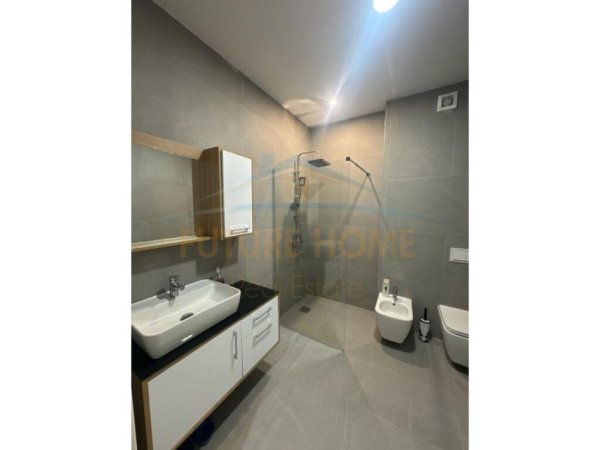 Shitet, Apartament 2+1 me Oborr, San Pietro, Gjiri i Lalzit, Durres.