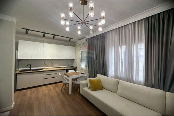 Apartament 1+1 per qira te Komuna e Parisit