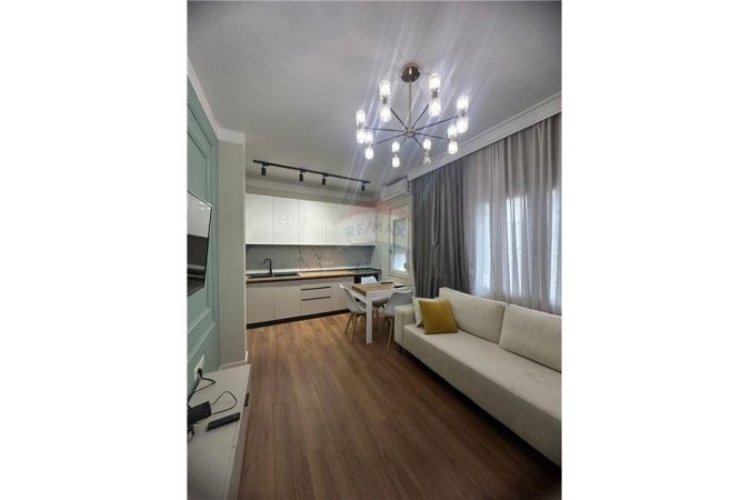 Apartament 1+1 per qira te Komuna e Parisit