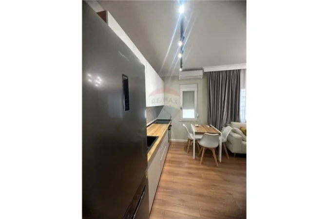 Apartament 1+1 per qira te Komuna e Parisit