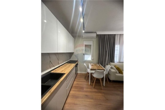 Apartament 1+1 per qira te Komuna e Parisit