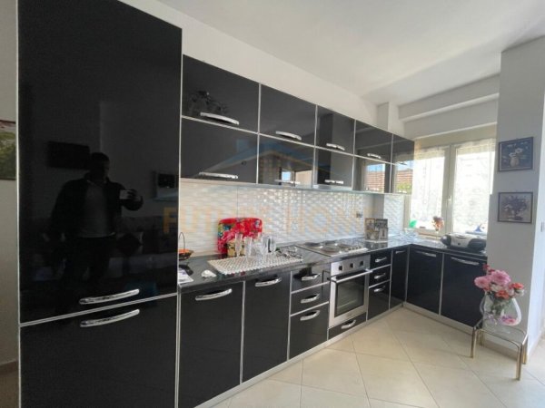 Shitet, Apartament 2+1+2, Prane Eftali Koci, Durres VO40300