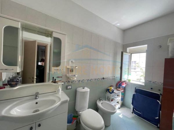 Shitet, Apartament 2+1+2, Prane Eftali Koci, Durres VO40300