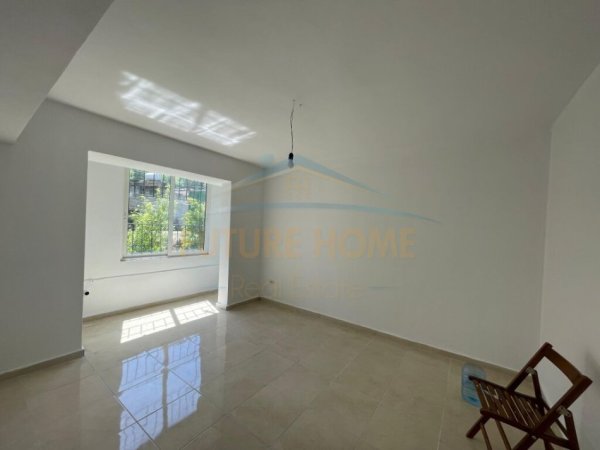 Shitet, Apartament 1+1, Prane Eftali Koci, Durres VO40308