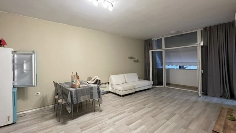 Jepet me qera apartament 2+1 tek Ish 7 Xhuxhat