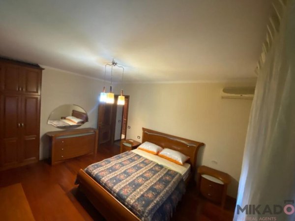 Jepet me Qira Apartament 3+1+2 tek Komuna e Parisit!