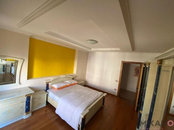 Jepet me Qira Apartament 3+1+2 tek Komuna e Parisit!