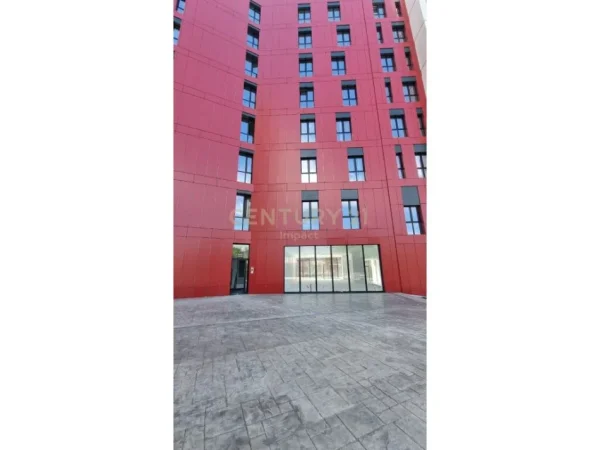 AMBJENT KOMERCIAL ME QERA KATI 0 TEK ARLIS ,FARMACIA 10 !