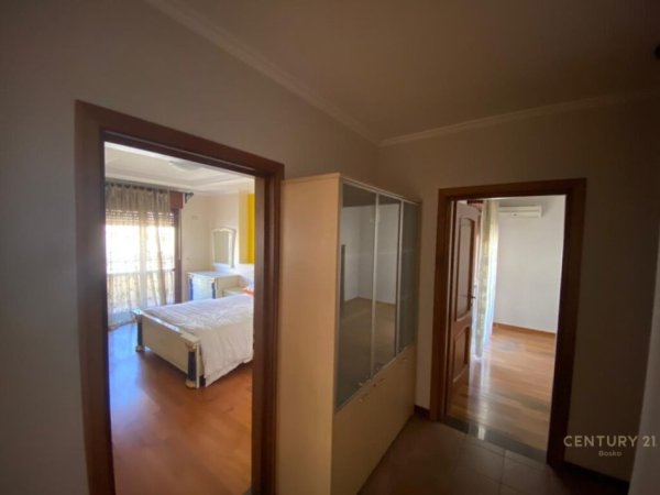 Apartament me qira 3+1+2+Post Parkimi, Komuna e Parisit!