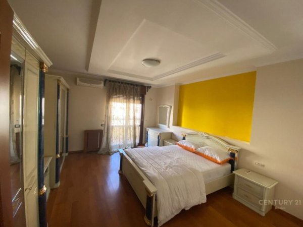 Apartament me qira 3+1+2+Post Parkimi, Komuna e Parisit!