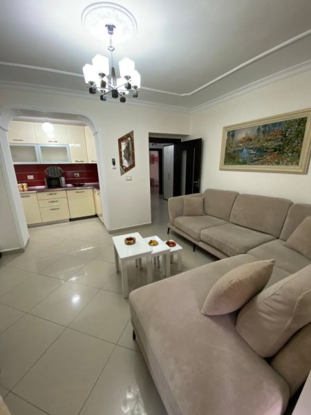 Apartament 3+1 me qera Pazari i ri