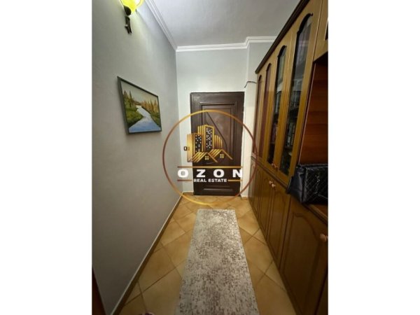 Shitet apartament 2+1+2 tek Komuna e Parisit!