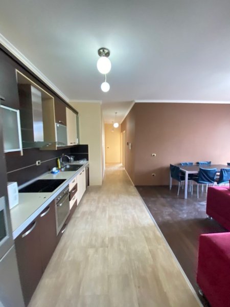 Shitet apartament 3+1+2 pranë Komunës së Parisit dhe Kopshtit Botanik!