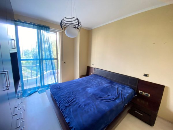 Shitet apartament 3+1+2 pranë Komunës së Parisit dhe Kopshtit Botanik!