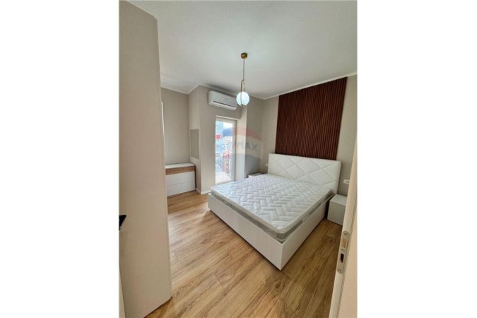 Shitet apartament 1+1 tek rr. e Kavajes!