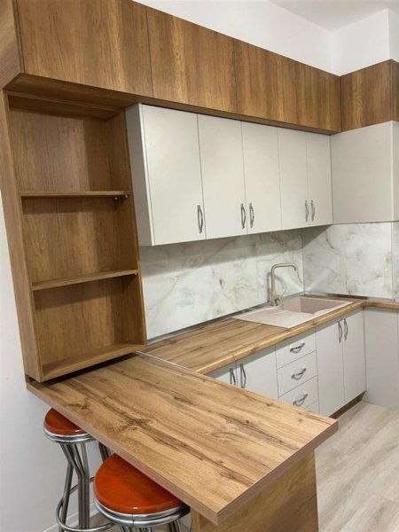 Jepet me qera apartamenti 1+1 350 euro, Ali Dem kompleksi Mangalem 21.