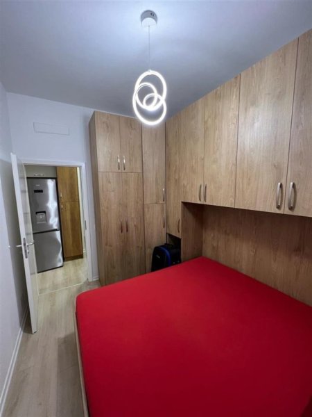Jepet me qera apartamenti 1+1 350 euro, Ali Dem kompleksi Mangalem 21.