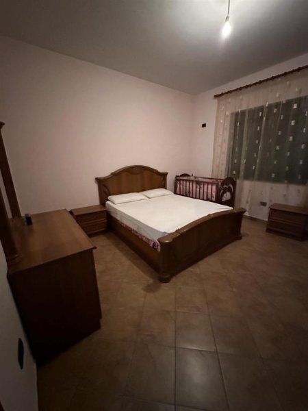 Jepet me qera shtepi 2+1 400 mije leke , rruga Ilio Dilo Shepeli, Selite.
