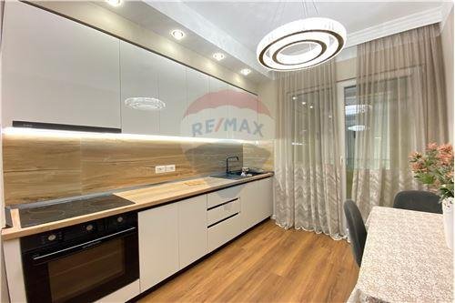 Apartament 1+1 me qira prane Qendres!