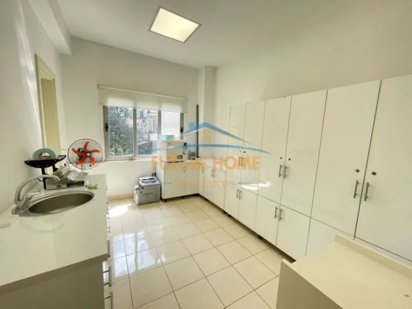 Qira , Ambjent Komercial , Myslym Shyri,Tirane.