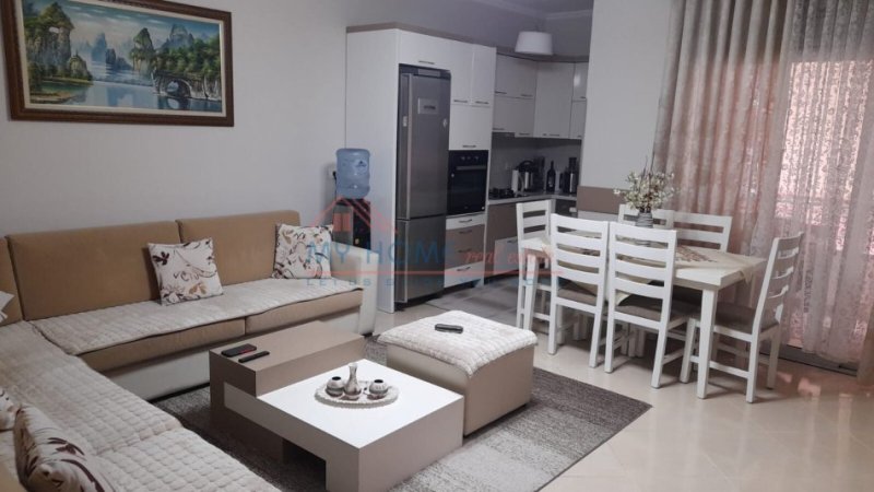 Apartament 2+1 ne shitje te Komuna Parisit(Saimir)