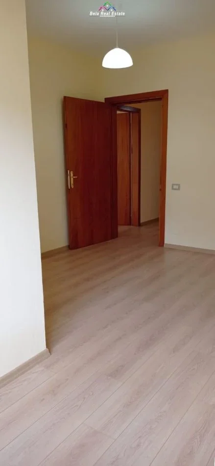 Zyre Me Qera Prane Rruges Se Kavajes (ID BZ2311) Tirane.