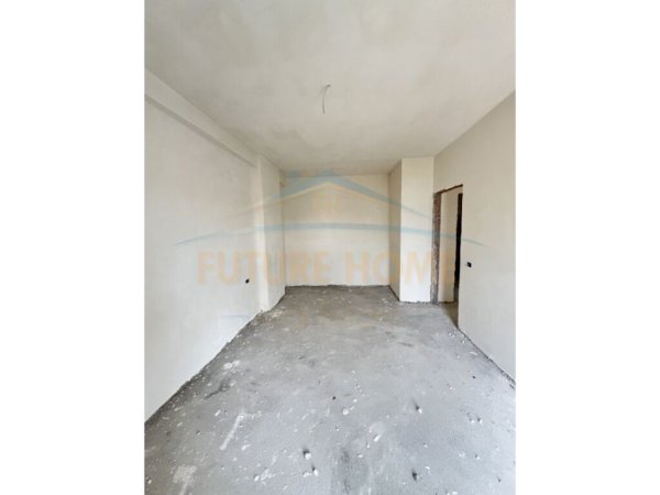 Shitet, Apartament 2+1+2, Bulevardi i Ri. UNA40261