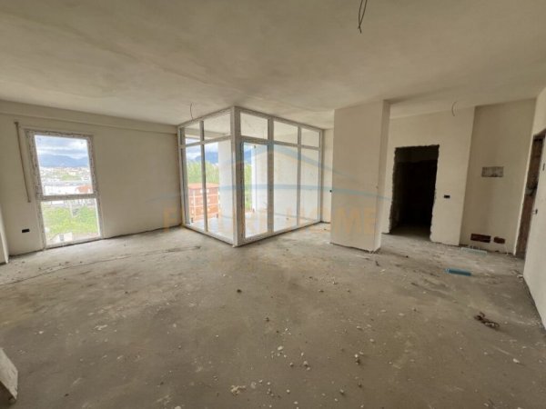 Shitet, Apartament 2+1+2, Bulevardi i Ri. UNA40261