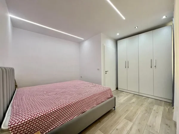 QIRA, APARTAMENT MODERN 1+1 me VERANDË‼️