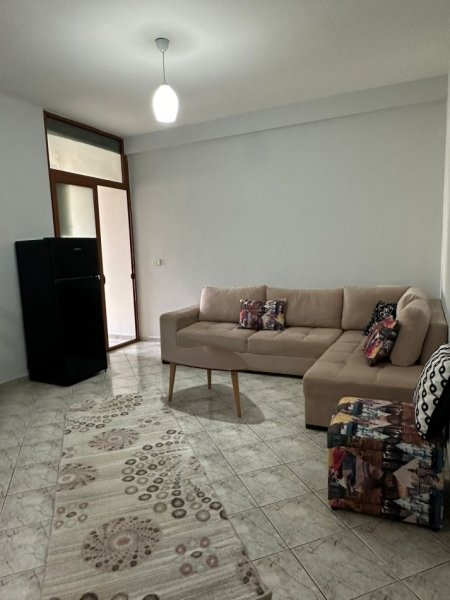 Apartament me Qera