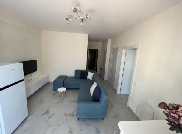 Jepet me qera Apartamenti 1+1 500 euro , rruga Kongresi i Lushnjes.