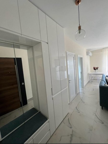 Jepet me qera Apartamenti 1+1 500 euro , rruga Kongresi i Lushnjes.