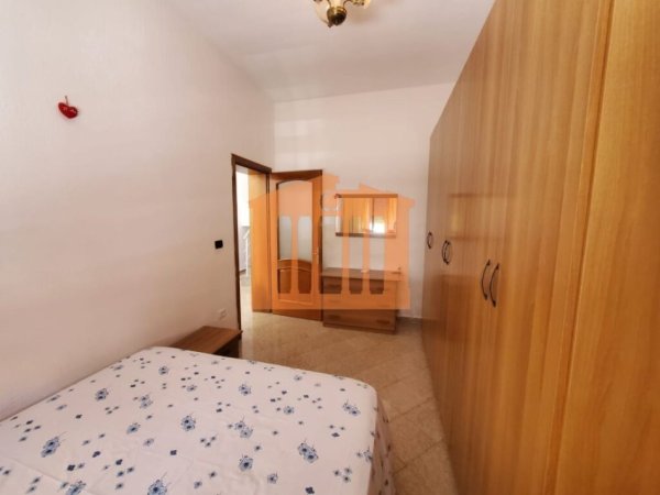 APARTAMENT 1+1 PRANE STADIUMIT DURRES, PER QIRA!